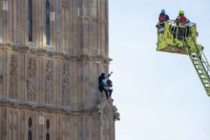 Muškarac se jutros popeo na toranj Big Ben u Londonu odakle je mahao palestinskom zastavom