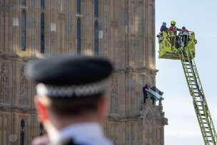 Muškarac se jutros popeo na toranj Big Ben u Londonu odakle je mahao palestinskom zastavom