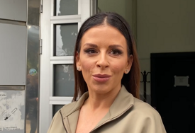 (FOTO) Preboljela i bez problema došla na slavu: Ana Sević se DO KASNIH SATI VESELILA kod Darka Lazića