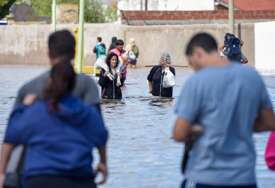 (FOTO) STRADALO NAJMANJE 16 OSOBA Velike poplave pogodile istočnu obalu Argentine, traga se za desetinama nestalih