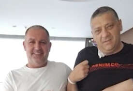 (FOTO) "Sada smo BRAĆA" Ovo je priča o školskim drugarima, jedan od njih humanim gestom drugom SPASIO ŽIVOT