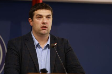 “Mirno spavaj, Nikola, mi nismo vi” Berjan prozvao Špirića da je za fotelju MIJENJAO PARTIJE