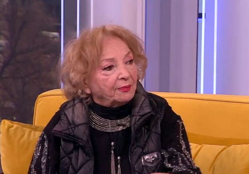 "Pustim dan da teče spontano" Dobrila (97) živi život PUNIM PLUĆIMA, vozi auto i pravi žurke, a NAPISALA JE I KNJIGU