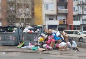 (FOTO) Trebamo li platiti račun "Čistoći": Banjalučki advokat savjetuje građane šta da urade ako im se ispred kuće GOMILA OTPAD