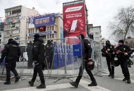 SUKOBI NA ULICAMA ISTANBULA Na protestu podrške uhapšenom gradonačelniku STUDENTI PROBIJAJU policijske barikade