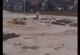 (VIDEO) Otkazana nastava u Travniku: Zbog obilnih padavina ZAUSTAVLJEN JE SAOBRAĆAJ na nekoliko puteva, vozači budite oprezni