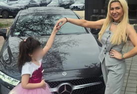 (FOTO) "Kraljice se voze u mercedesu" Jovana Jeremić PAZARILA LUKSUZNI AUTOMOBIL vrijedan oko 50.000 evra