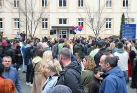 (VIDEO, FOTO) Skup podrške studentima u Srbiji: Banjalučani u Kampusu izrazili solidarnost "Budućnost je u njima, ne damo na mladost"