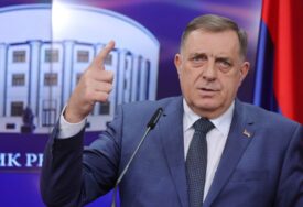 (FOTO) X eksplodirao nakon PRESUDE DODIKU: Raspisali se sa svih strana, pa se dosjetili i rakije, kanalizacije, kobaja i LAŽNIH SUDOVA
