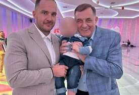 (FOTO) Dodik na krštenju sina Vice Zeljkovića "Obojica smo rođeni na isti dan"