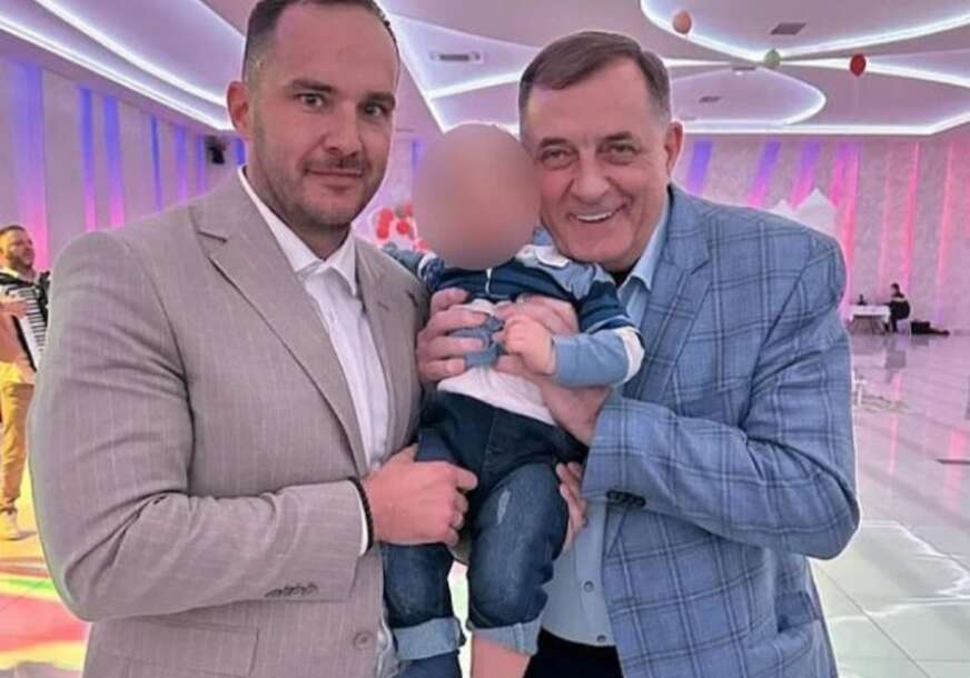 (FOTO) Dodik na krštenju sina Vice Zeljkovića "Obojica smo rođeni na isti dan"