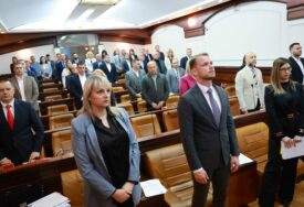 (FOTO) Skupština usred VANREDNOG stanja: Pred odbornicima konačno budžet Banjaluke, Stanivuković kaže da grad diše na škrge