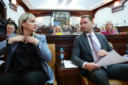 (FOTO) "Profesor muzičkog koji igra KAKO JOJ DRAŠKO SVIRA" Đajić posvetio objavu Mirni Savić Banjac zbog prozivki da SNDS pobjeđuje samo u PRIMITIVIZMU I ALKOHOLU