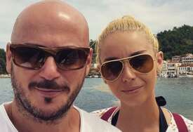 (FOTO) PORUKA ŽENE STRADALOG PJEVAČA GRUPE DNK Natalija nakon požara u Kočanima podijelila sliku iz diskoteke i postavila samo jedno pitanje