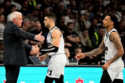 (FOTO) Grobarima ništa jasno: Karlik Džons se prvi put oglasio poslije tuče ispred kluba