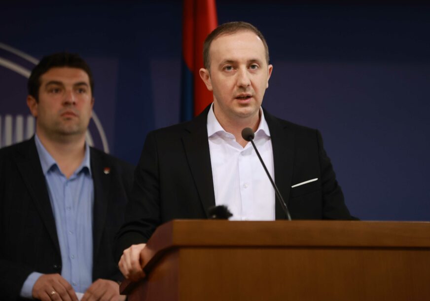 (FOTO) Bodiroga poručio da je vlast obesmislila NS RS, DODIKA NAZVAO DIKTATOROM