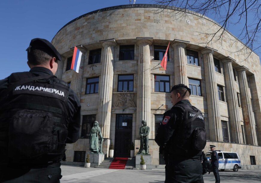 žandarmerija ispred palate predsjednika