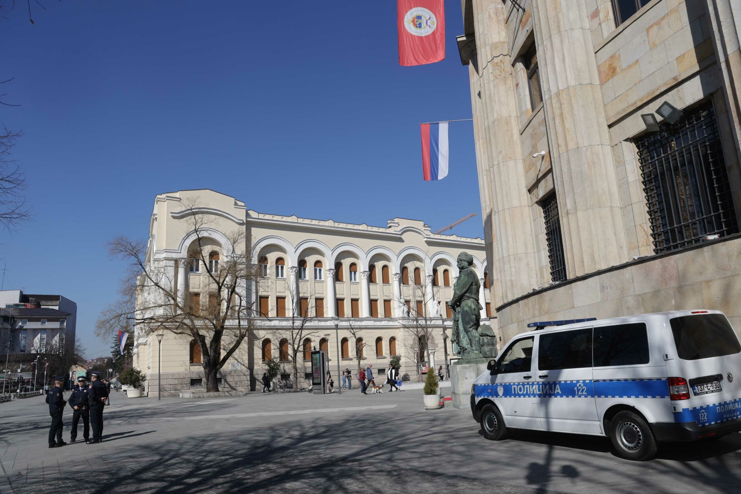 Žandarmerija sa dugim cijevima u centru Banje Luke
