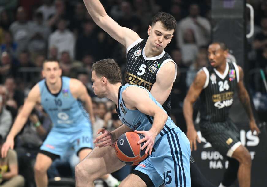 (FOTO) Crno-bijele očekuje velika borba do kraja: Partizan sa Armanijem i Parizom vodi bitku za plej-in