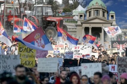(FOTO) Danas VELIKI PROTEST pod parolom"15. za 15": Studenti iz više mjesta u Srbiji stigli u Beograd, objavljena mapa šetnji