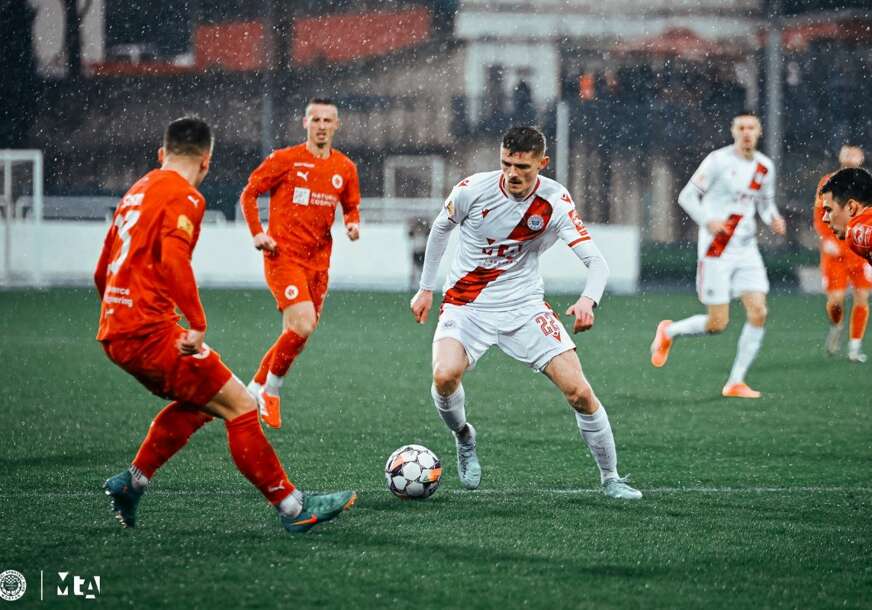 (FOTO) Abramović riješio mostarski derbi: Zrinjski u finišu srušio Velež, biće polemike o golu za Plemiće