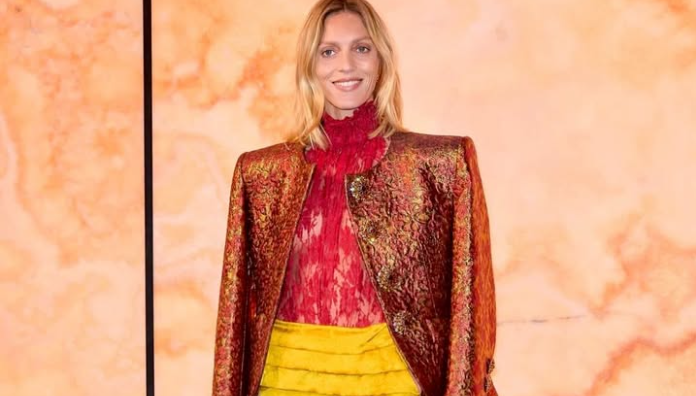 (FOTO) Bivša srpska snajka pokazala GOLE GRUDI: Anja Rubik je nekada bila udata za Srbina, mnogi nisu znali za njihov razvod