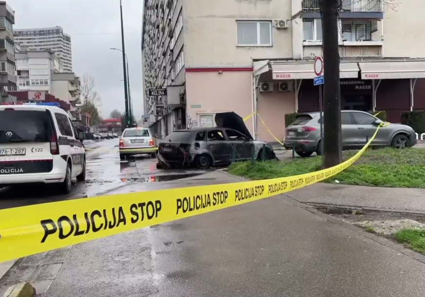 GORIO AUTOMOBIL U SARAJEVU Policija obavlja uviđaj, istražuje se da li je požar pod vozilom podmetnut