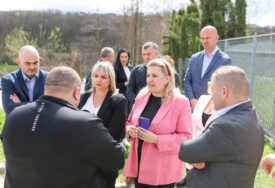 (FOTO) "Banjaluka je na korak do ekološke i zdravstvene katastrofe" Mirna Savić Banjac uručila "Dep-ot"-u NAREDBU za rad deponije