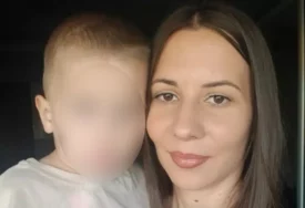 SUTRA DAN ŽALOSTI U ZETI Građani tuguju za dječakom (4) koji je pronađen u rijeci Moravi, ronioci nastavljaju potragu za majkom