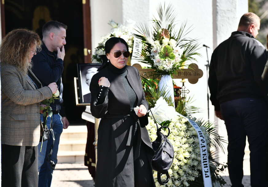 Zlata Petrović na sahrani Saše Popovića