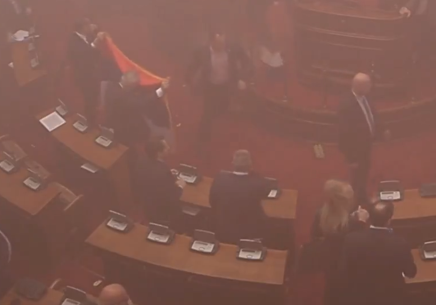 Jasminu Obradović gađaju u glavu 