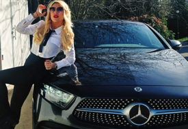 (FOTO) "Dok je meni mene, ja se ne sekiram" Jovana Jeremić pokazala svoju novu BIJESNU MAŠINU, voditeljka iskeširala 50.000 evra za automobil