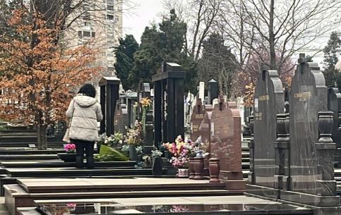 majka ksenija pajčina na kćerkinom grobu