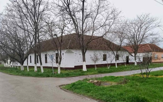 (FOTO) ZAKLALA MAJKU, PA IZAŠLA GOLA NA ULICU Detalji jezivog ubistva u Srbiji lede krv u žilama, komšije otkrile kako se ubica ponašala prije tragedije