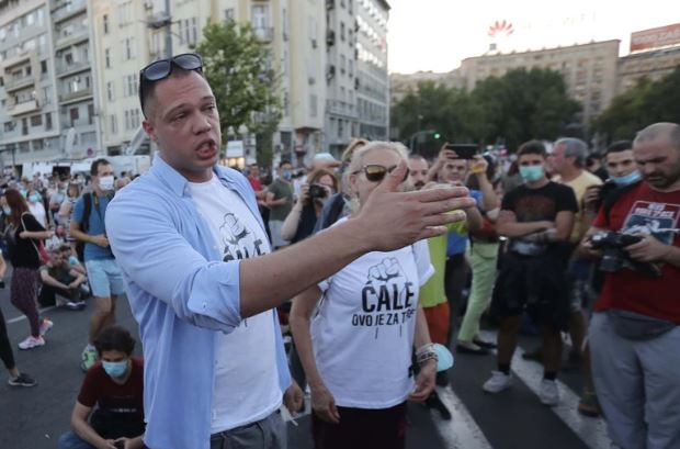 U TOKU PRIVOĐENJE PETRA ĐURIĆA Policija upala u stan osnivača pokreta "Ćale, ovo je za tebe"