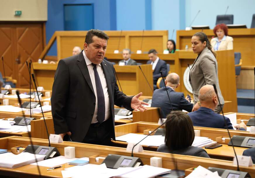 Udar na opoziciju i koalicione partnere: SNSD i US planiraju pred sjednicu NSRS ubaciti zakon kojim se UKIDA budžetsko finansiranje stranaka