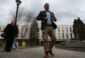 VUKANOVIĆ OPET META PRIJETNJI Dvojka osumjičena za podsticanje nasilja na štetu  poslanika