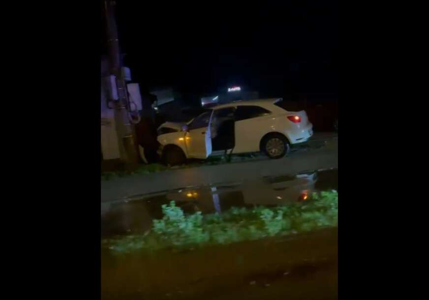 (VIDEO) Teška nesreća u Banjaluci "Jedan se zakucao u stub, drugi je bio u traci u suprotnom pravcu"