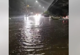NEVRIJEME POGODILO ZAGREB Ulice pod vodom, semafori ne rade, vozači zaustavljali automobile 