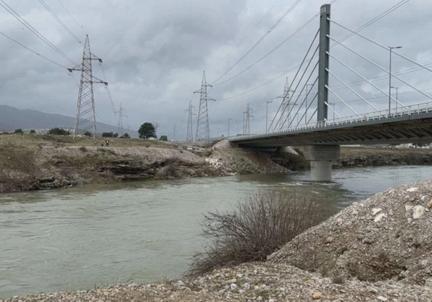 OSTAVILA OPROŠTAJNO PISMO Ivana (30) se razvela, pa nestala sa sinom (4), njen auto nađen pored rijeke Morače