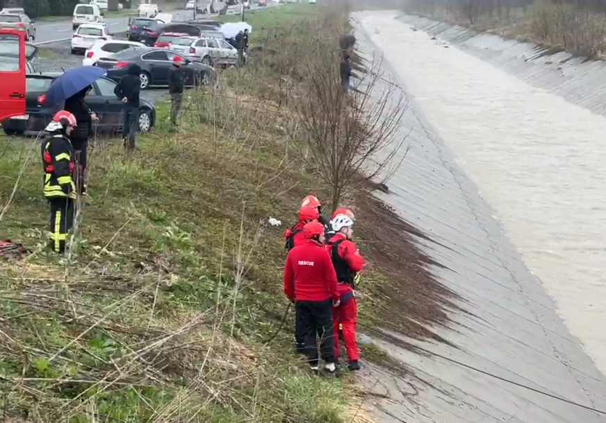 Angažovano 120 pripadnika policije i civilne zaštite te ronilačkih klubova: Nastavlja se potraga za policajcem i muškarcem koji su nestali u nabujaloj Jali