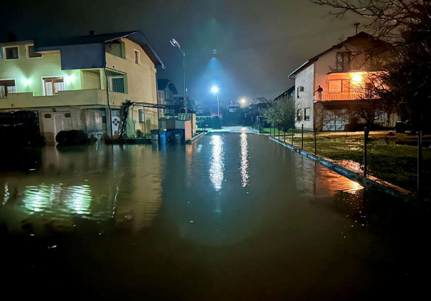 (FOTO) Poplavljen i Prnjavor: Aktiviraju se KLIZIŠTA, nastava obustavljena u nekoliko škola