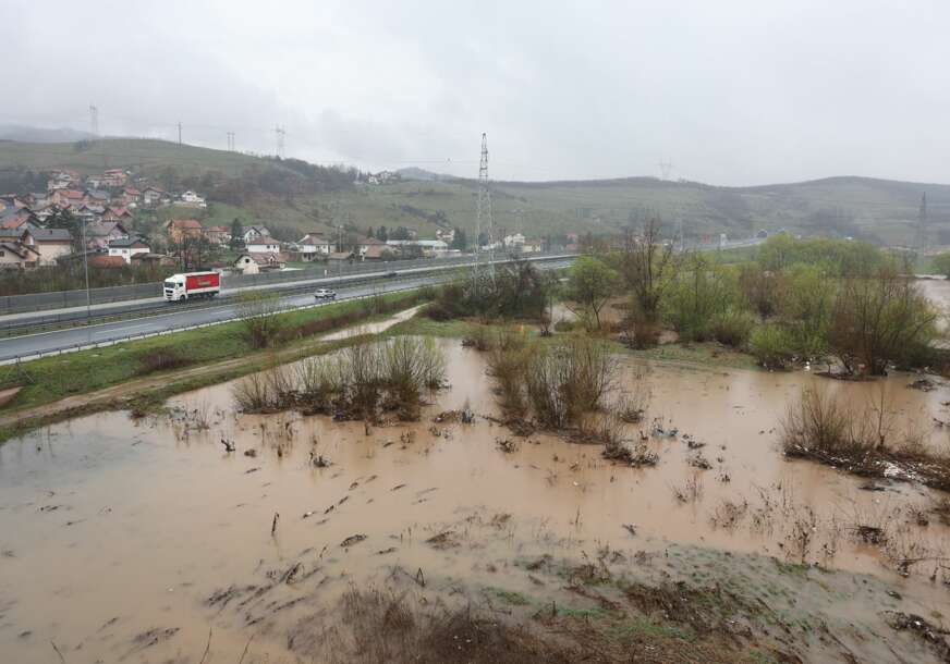 (FOTO) Bosna i Željeznica POPUT DUNAVA: Fotografije poplava širom BiH nikoga ne ostavljaju ravnodušnim