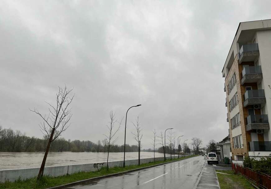 Saobraćaj ponovo u funkciji: Voda se povukla sa puta Gradiška - Kozarska Dubica