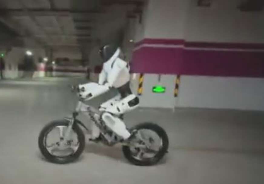 (VIDEO) IDENTIFIKUJE ČAK I EMOTIVNA STANJA Predstavljen robot koji vozi bicikl, trči i obavlja razne druge zadatke