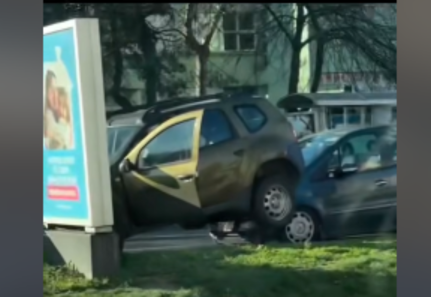 (VIDEO) LANČANI SUDAR U SARAJEVU U nesreći učestvovalo 10 vozila, ima i povrijeđenih
