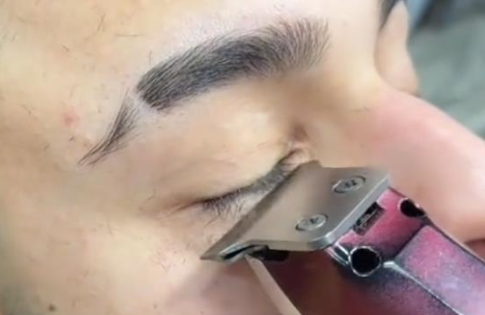 (VIDEO) Jeziv trend među muškarcima: Briju trepavice kako bi izgledali MUŽEVNIJE, žene užasnute