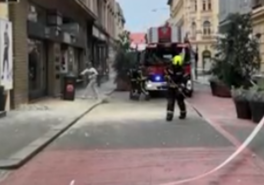 (VIDEO) Zagreb pod udarom oluje: Jak vjetar obara stabla, oštećena žičara i tramvaji, OBRUŠILA SE SKELA