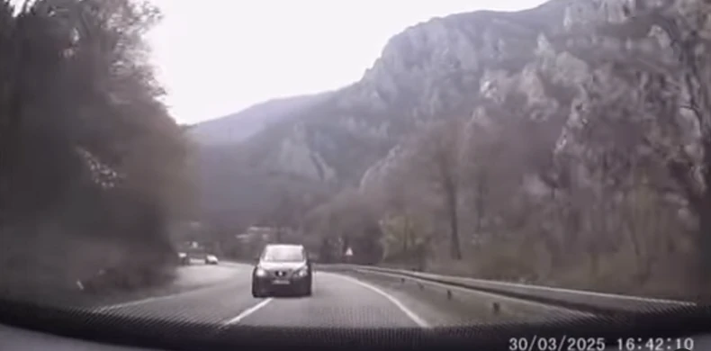 (VIDEO) Ljudi se tresu samo dok gledaju snimak: Vozač iz Srbije snimio kako je ZA DLAKU IZBJEGAO DIREKTAN SUDAR