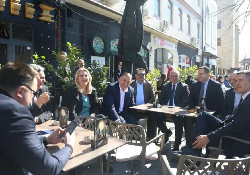 (FOTO) "BANJALUKA PREDIVNA I SUNCEM OKUPANA" Cvijanovićeva sa rukovodstvom Srpske u opuštenoj atmosferi